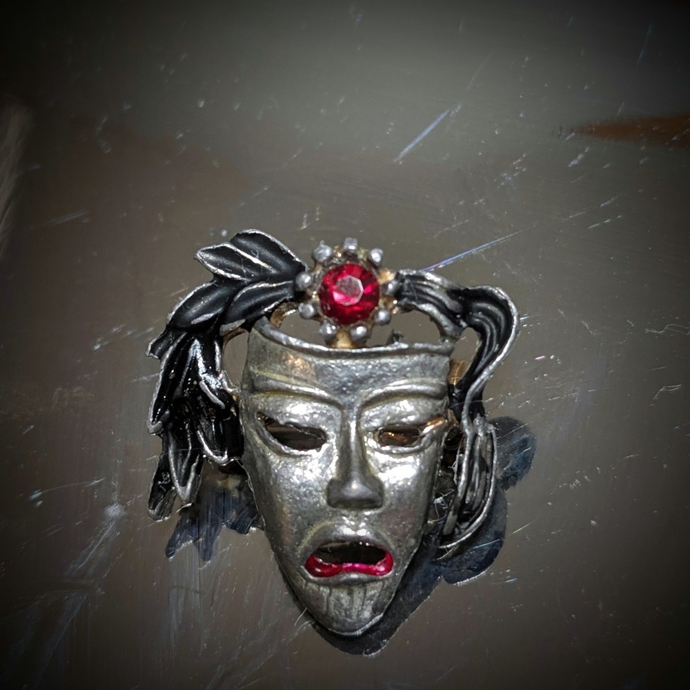 Mask Brooch - Picture 3 of 3